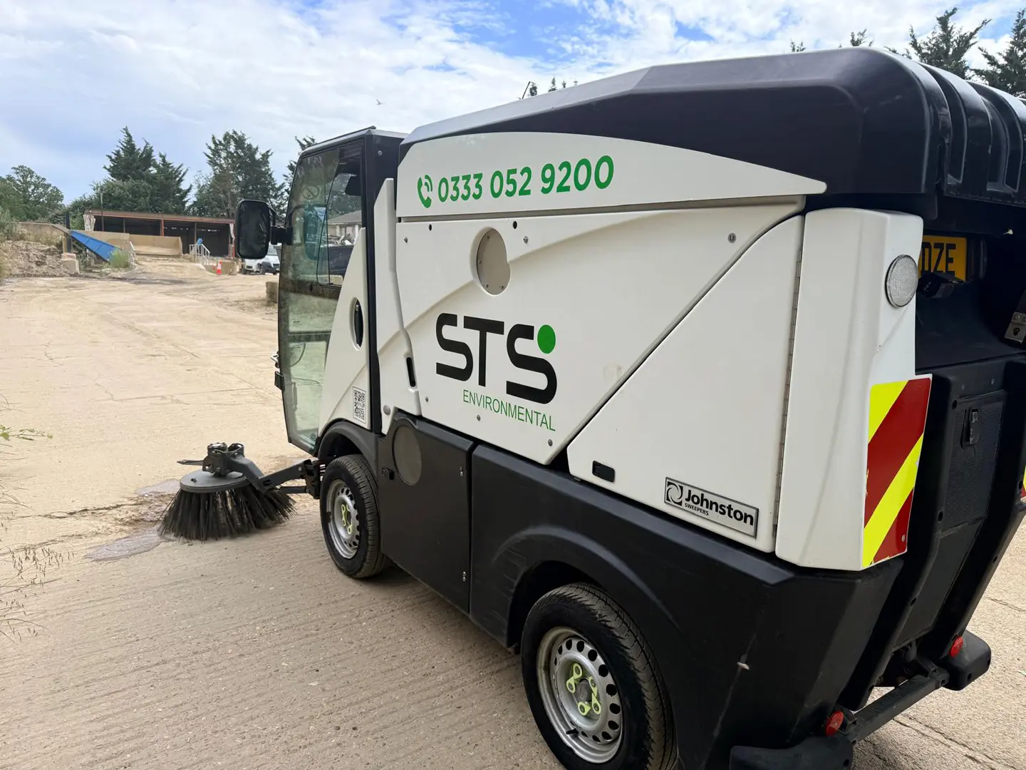 compact road sweeper machine